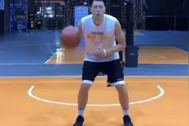 篮球教学：风骚的反胯下拉回，你值得拥有，练起来吧！视频封面