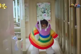 蔡敏敏兼职打工时尿急被憋疯，这女孩真的招人喜欢视频封面