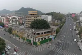 曾经最繁忙的张飞北路汽车站今正式拆迁   这里有几代人的梦想视频封面