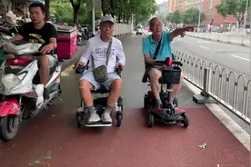 和美德老张北京西直门外出遛弯巧遇结识新朋友相谈甚欢视频封面