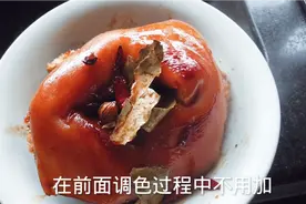 农村客家人做干蒸猪脚包不加一滴水盐和鸡精，来看看怎么做的吧视频封面