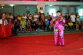 南宁市大沙田广场歌伴舞《大红花桥》