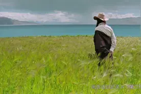 [收藏] 听着许巍的《第三极》能让你感觉仿佛置身天堂……视频封面