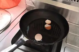 鸡蛋壳放在水里煮一煮，还有这么大的作用，我也刚学会，去试试视频封面