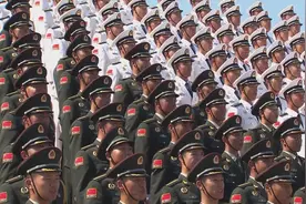 《强军战歌》抗战胜利70周年阅兵合唱 声音铿锵有力