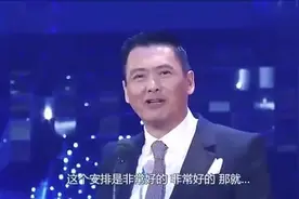 周润发气场全开吓坏主持人，犀利眼神让人胆战心惊！霸气视频封面