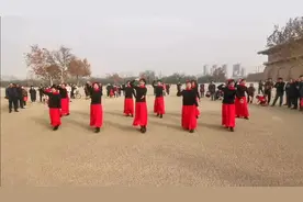 六十多岁的陕北美女在西安大明宫上演三步舞《站着等你三千年》视频封面