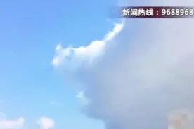 稀奇！宿迁市区天空出现“一线天” 一半蓝天一半霾