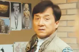 十二生肖：成龙大哥实力搞笑！想要拍下铜首资料，结果相机没电了视频封面