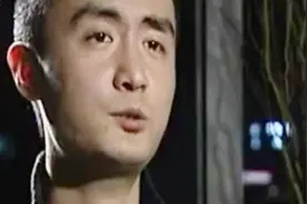 男子晚上在外拍摄，当时什么都没看见，回去发现照片上竟有个飞碟视频封面