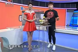 大龄剩女越来越喜欢小伙，但是对小伙的态度很没底，闺蜜帮忙测试视频封面