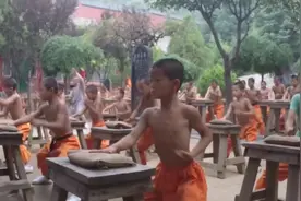 外国人实拍大法王寺武僧苦训，艰苦程度超乎常人想象！视频封面