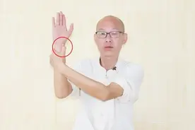 年纪轻轻，却说话有气无力，无精打采，按手上1个穴位，补气快