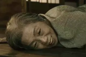 单身女租便宜公寓，晚上睡觉有怪声，一番调查发现大问题