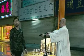 徐峥用道具枪逼雷佳音唱喜羊羊美羊羊20遍，雷佳音的表现太逗了