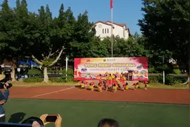 世界啦啦舞第三名出场表演，台风揍是不一样！