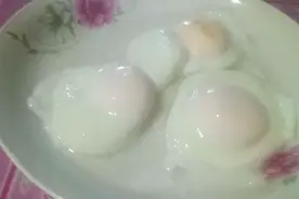 怎样煮何包蛋不沾锅，只要往锅里洒一样调料，就不会沾锅了视频封面