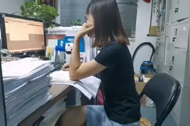 杭漂会计彭大伢工作起来不要命，很努力，成年人的世界都不容易。视频封面