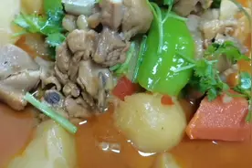 买了两个大鸡腿，搭配了什么菜就做了满满一大锅？全家人都爱吃！