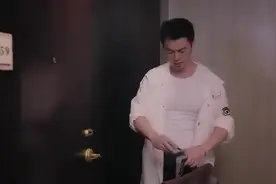 美女给闺蜜介绍对象，闺蜜没看上年轻帅哥，结果却看上了她老公视频封面