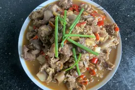 米酒烧鸭这样做太好吃了，加入米酒香味四溢爽口下饭，太美味了视频封面