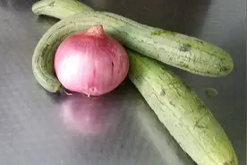 丝瓜浑身都是宝，好多人把丝瓜皮丢了好可惜呀！视频封面