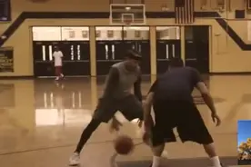 菜鸟艾弗森晃到乔丹后，对乔丹说：你是我偶像！乔丹：得了吧！视频封面