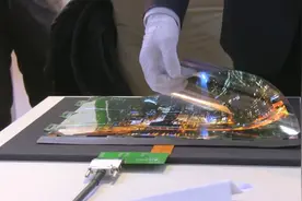 华为手机强行采用国产京东方屏，这很不厚道？事实并非如此视频封面