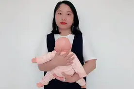 青蛙抱是怎样一种抱宝宝的抱姿呢
