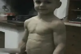 最强肌肉小孩长大了，看看有什么变化？