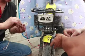 电动车车灯不亮？看修车师傅更换小灯，三分钟搞定！视频封面