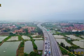 航拍广东广台高速段堵车严重（1080p版本）2020.10.1