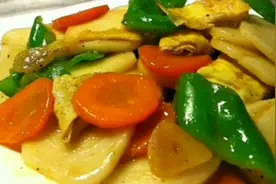 炒年糕传统的年节特色食品,它有很多种做法,美味可口,营养丰富。视频封面