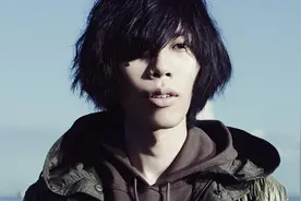 米津玄師，大师不只会唱抒情歌曲哦，快节奏的旋律一样拿的稳稳的视频封面