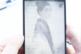 微信可以添加音乐主题，打开手机这个选项就可以，很简单！视频封面