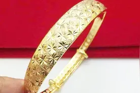 不管金首饰多脏，只要用这个水泡一下，立马干净锃亮，还不掉克数