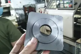 车床小伙机夹刀车铸铁，学徒时就车铸铁，低转速大走刀刀片不耐用视频封面