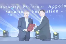 好洋盘！成都体育学院获赠限量百年奥运海报，全国仅六套视频封面