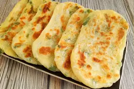 葱花饼简单家常做法，不用油酥，没有难度，掌握两个技巧轻松成功视频封面