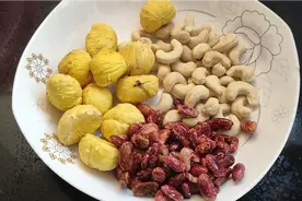 广东靓汤,新鲜马蹄竹蔗,板栗腰果汤,味道清甜,大人小孩都爱喝视频封面