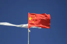 每次看见鲜红的国旗都会热血沸腾，自家楼顶能不能挂国旗？视频封面