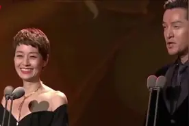 马伊琍宣布离婚前靓丽出行 装扮清凉气色好视频封面