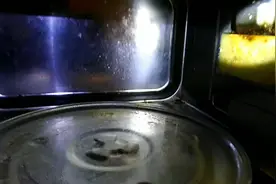 微波炉云母片几毛钱，脏污后不及时更换有可能会让微波炉报废视频封面