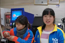 我在汉堡店上班，一天13个小时，一个月营业工资3000，外有3天假视频封面