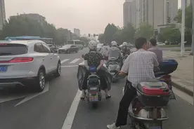 7.1日，无锡严格执行电动车管理，不戴头盔，载人都不可以的！视频封面