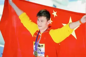 孙杨回应霍顿：可以不尊重我，但你必须尊重中国，颁奖是神圣的事视频封面