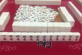 清一色七小对单吊八万，下家点炮为啥不胡？是自己点炮舒服些吗