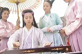 小姐弹琴 池里的鲤鱼竟然会跳舞 原来它已经修炼成精视频封面