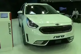 一箱油跑1800公里的SUV,19款起亚极睿混动到店,售14万,值了视频封面