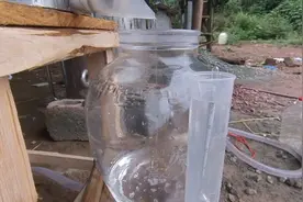 纯粮酿造的大米酒，刚出酒那会68度，综合成50度卖17一斤贵了吗？视频封面